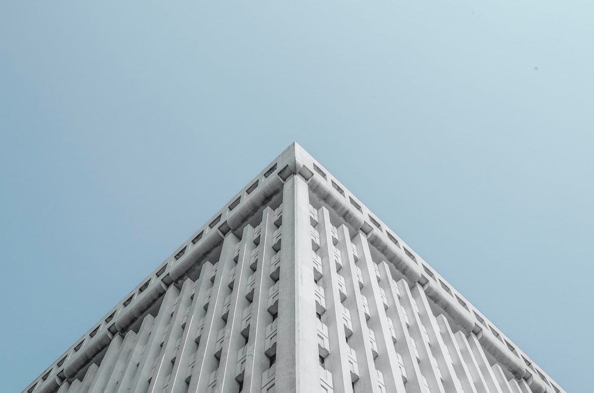 皇马、切尔西竞争免签于帕，拜仁很想留他但签字费是问题